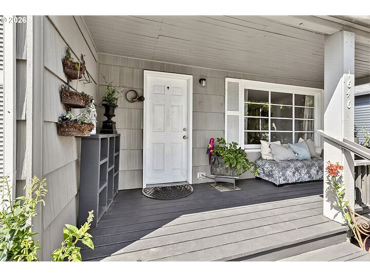 Property Photo: 1646 H St OR 97477