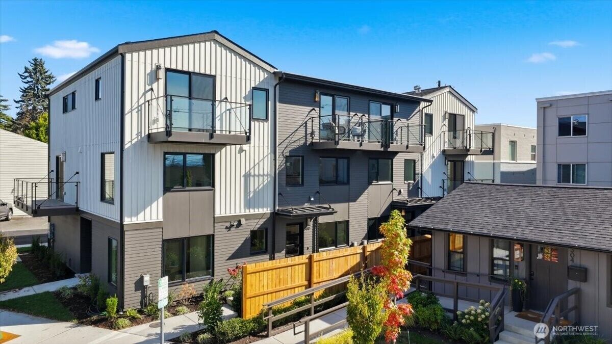 Property Photo: 306 Daley Street WA 98020