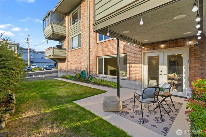 Property Photo:  220  Alder Street 1  WA 98020 