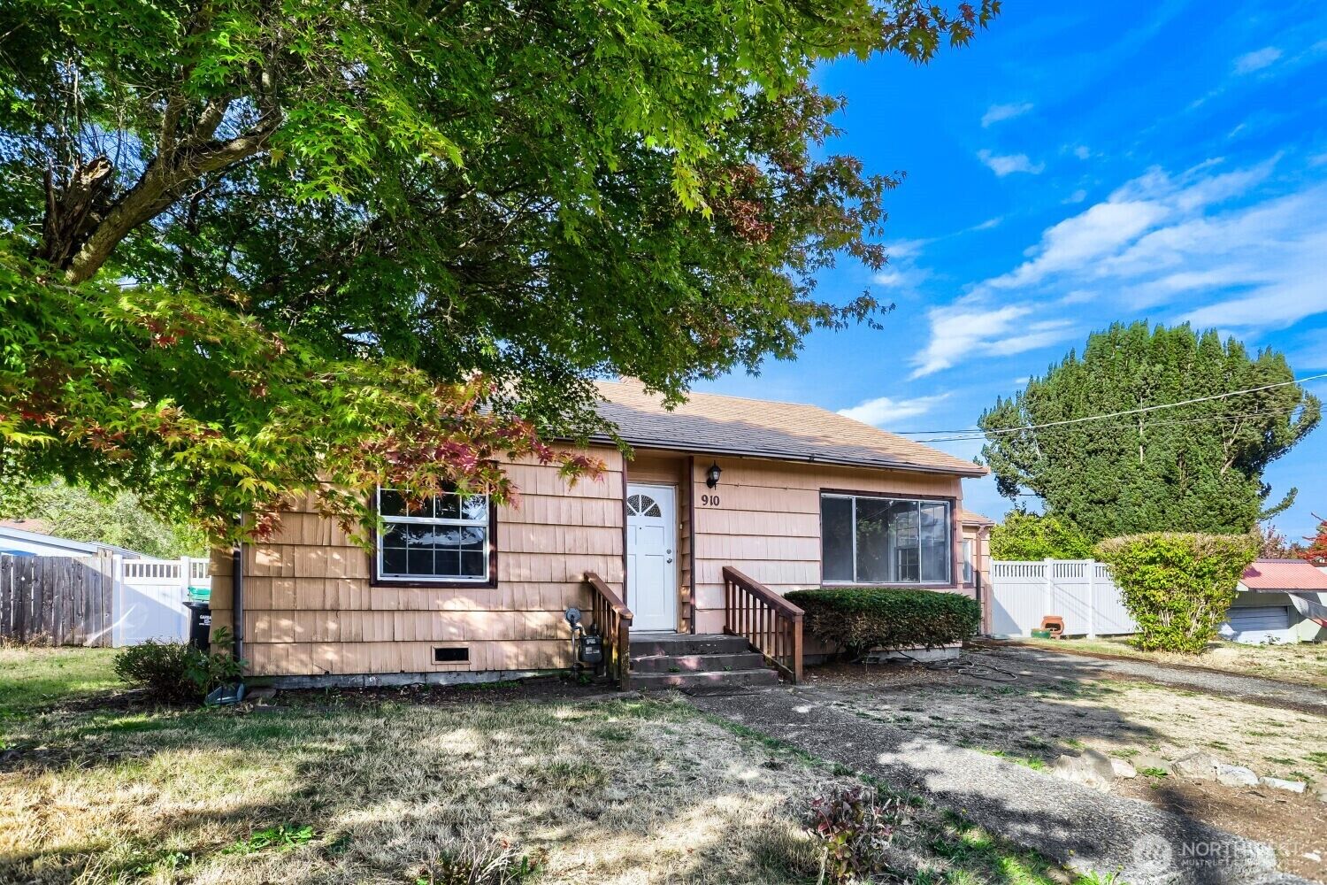 Property Photo: 910 NE 113th Street WA 98125