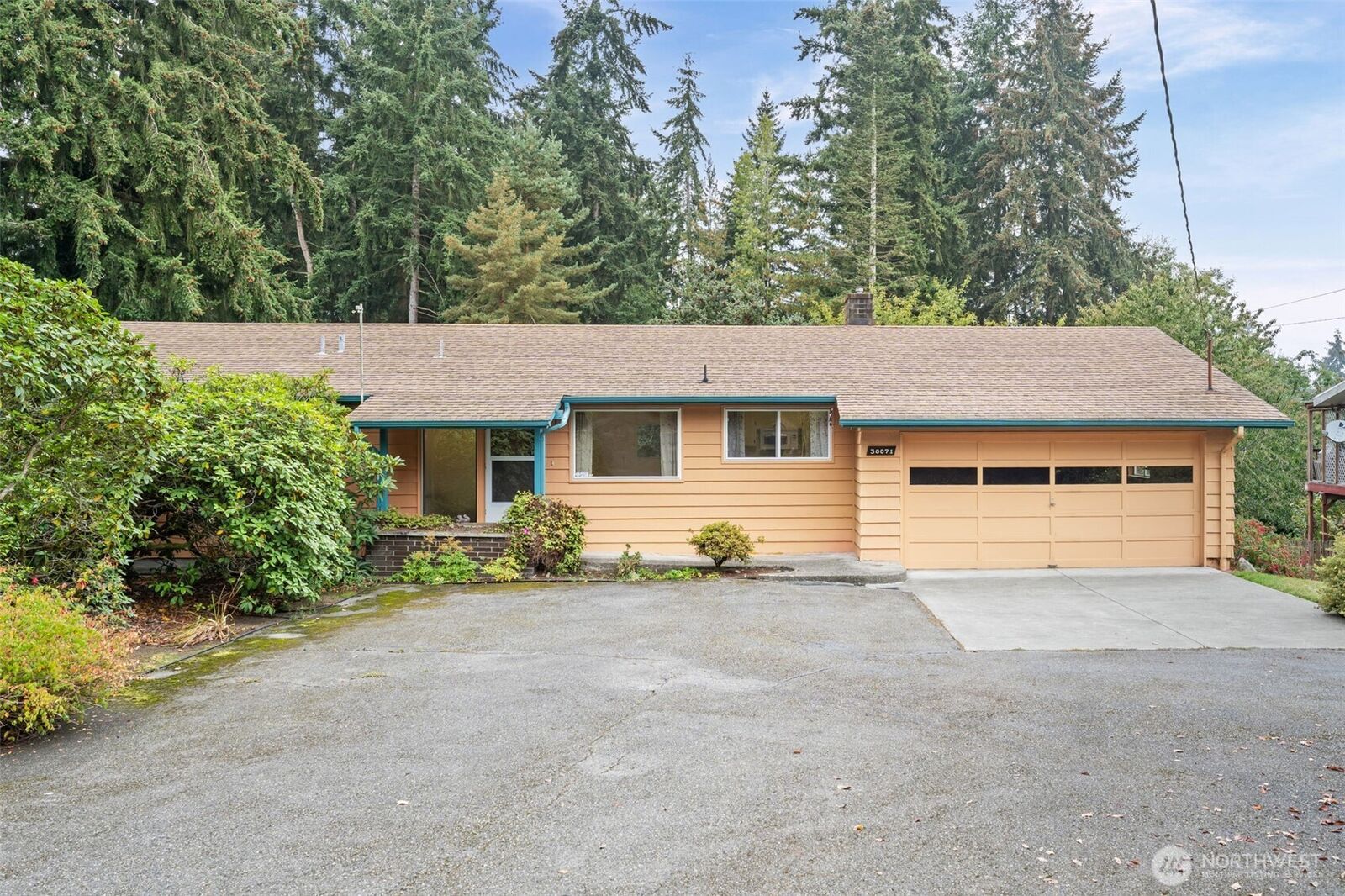 Property Photo: 30071 10th Avenue SW WA 98023