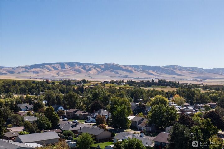 Property Photo:  1849  Delmont Street  WA 99362 