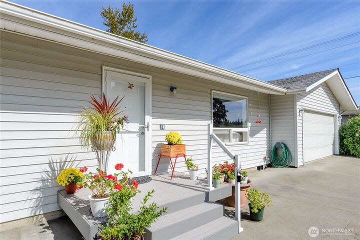 Property Photo: 1111 N Barr Rd WA 98362