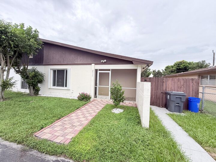 Property Photo:  2117 E Bond Drive 1  FL 33415 