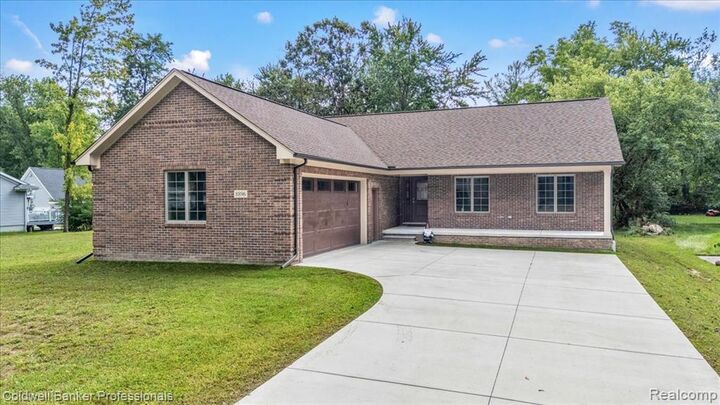 Property Photo:  8896 Pacton Drive  MI 48317 