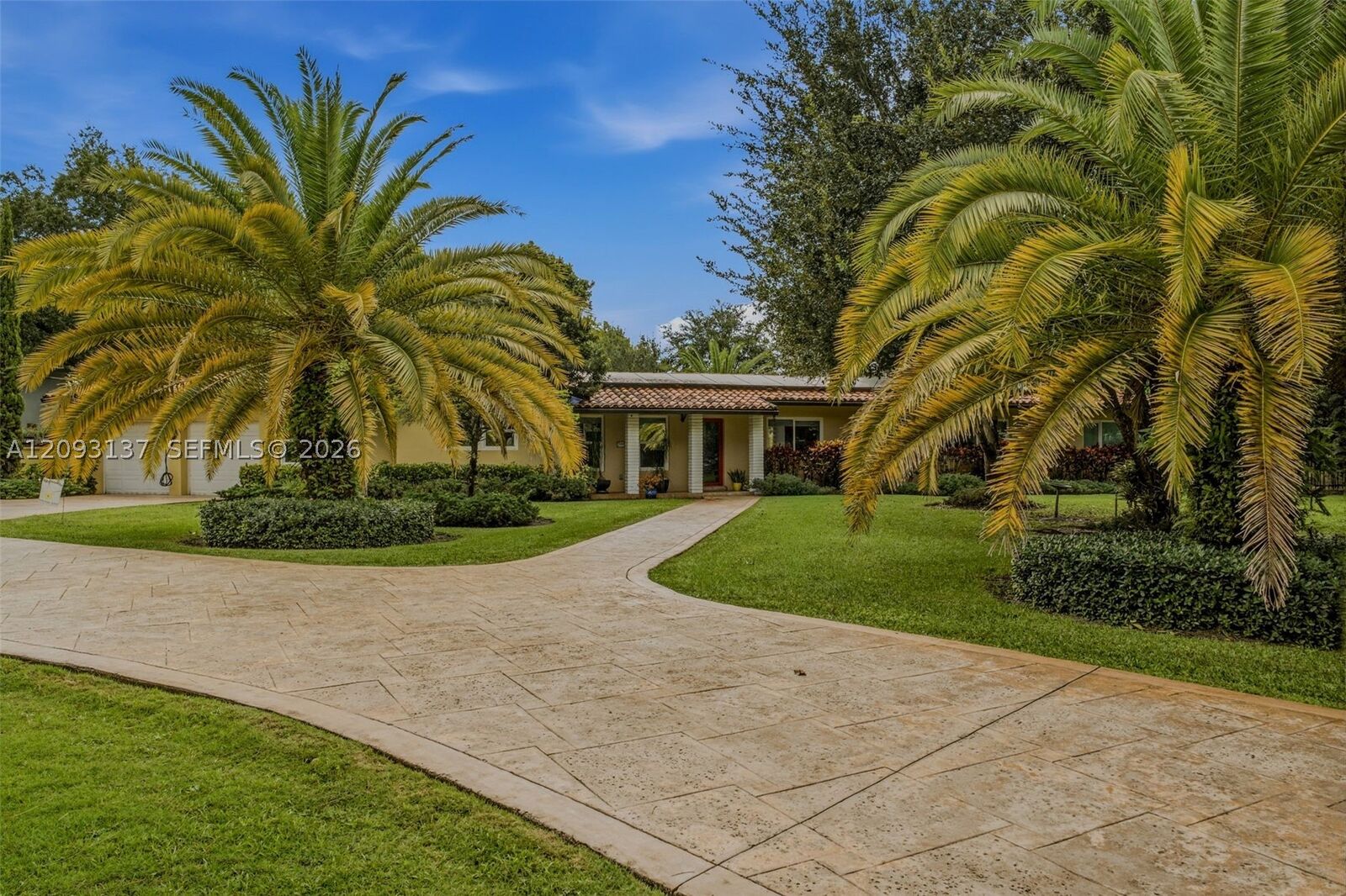 Property Photo: 9801 SW 96th St FL 33176