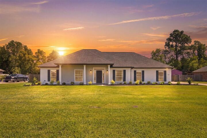 Property Photo: 504 Colonial Drive LA 70611