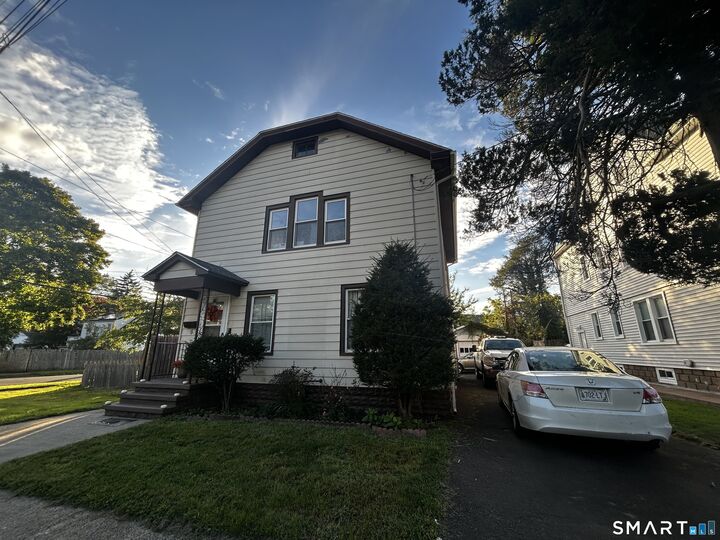 Property Photo:  6 Cross Street  CT 06514 
