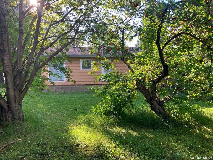 Property Photo:  412 Guloien Avenue  SK S0J 3B0 