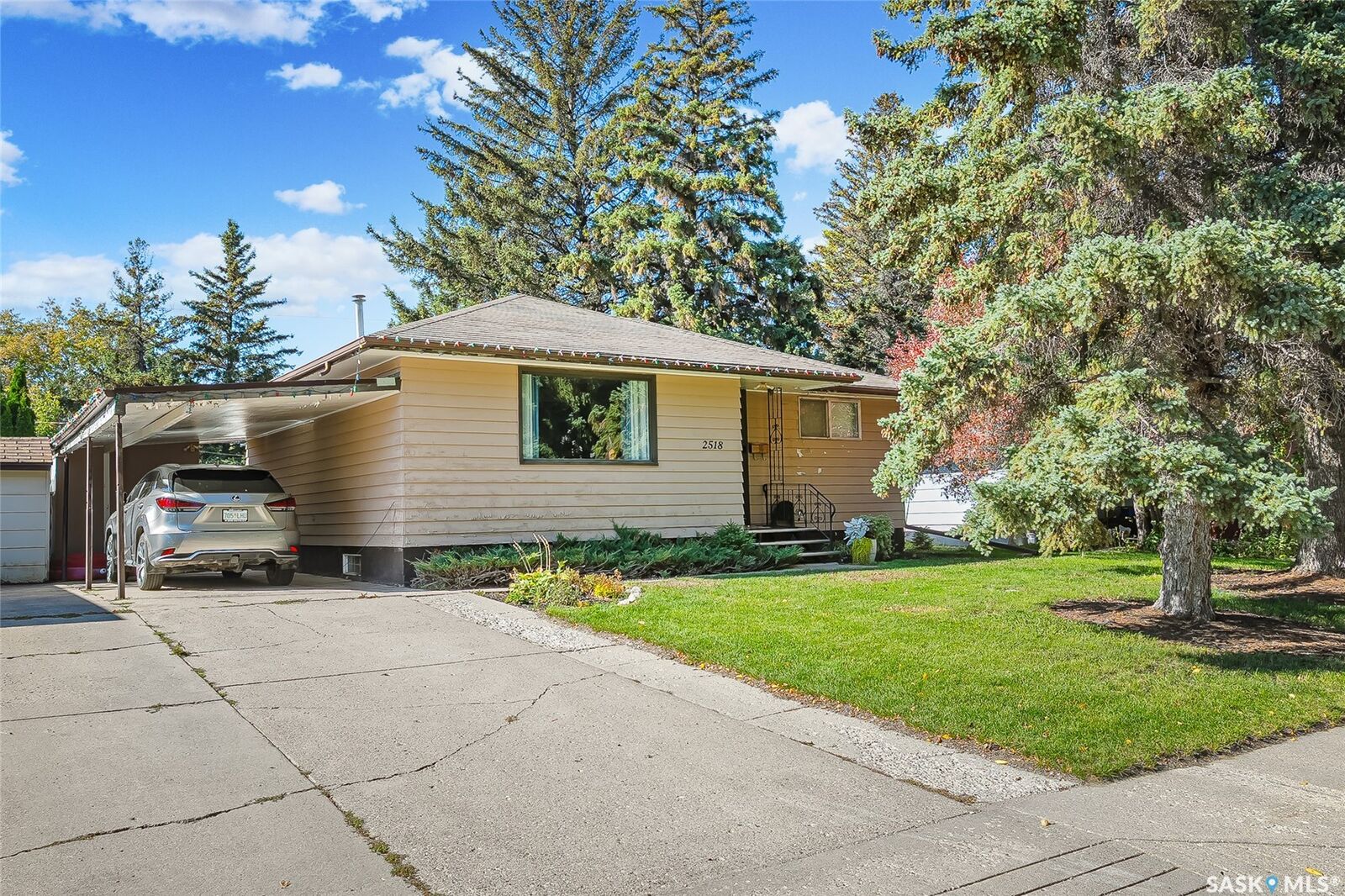 Property Photo:  2518 Ewart Avenue  SK S7J 1Y8 