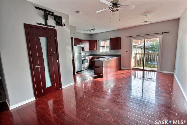 Property Photo:  201 10th Street E  SK S6V 0Y8 