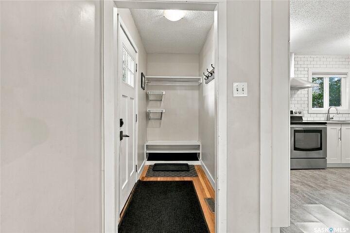Property Photo:  221 Elm Street  SK S7J 0G8 