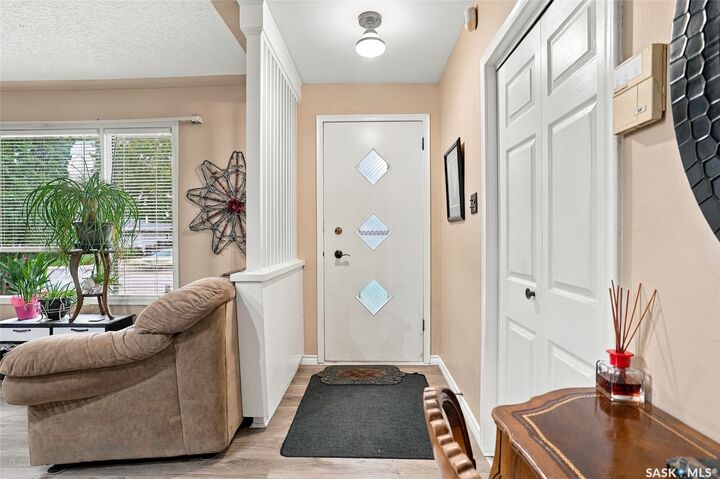 Property Photo:  2107 Cumberland Avenue S  SK S7J 1Z2 