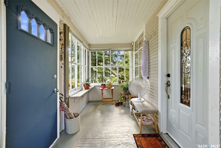 Property Photo:  2112 Wallace Street  SK S4N 4A5 