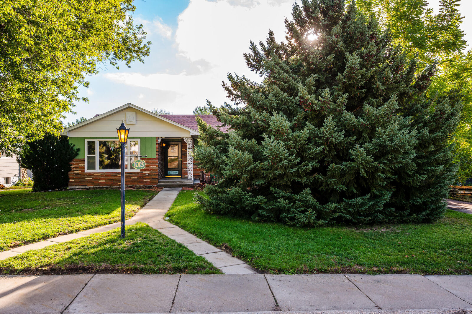Property Photo: 1013 N Carrington Avenue WY 82834