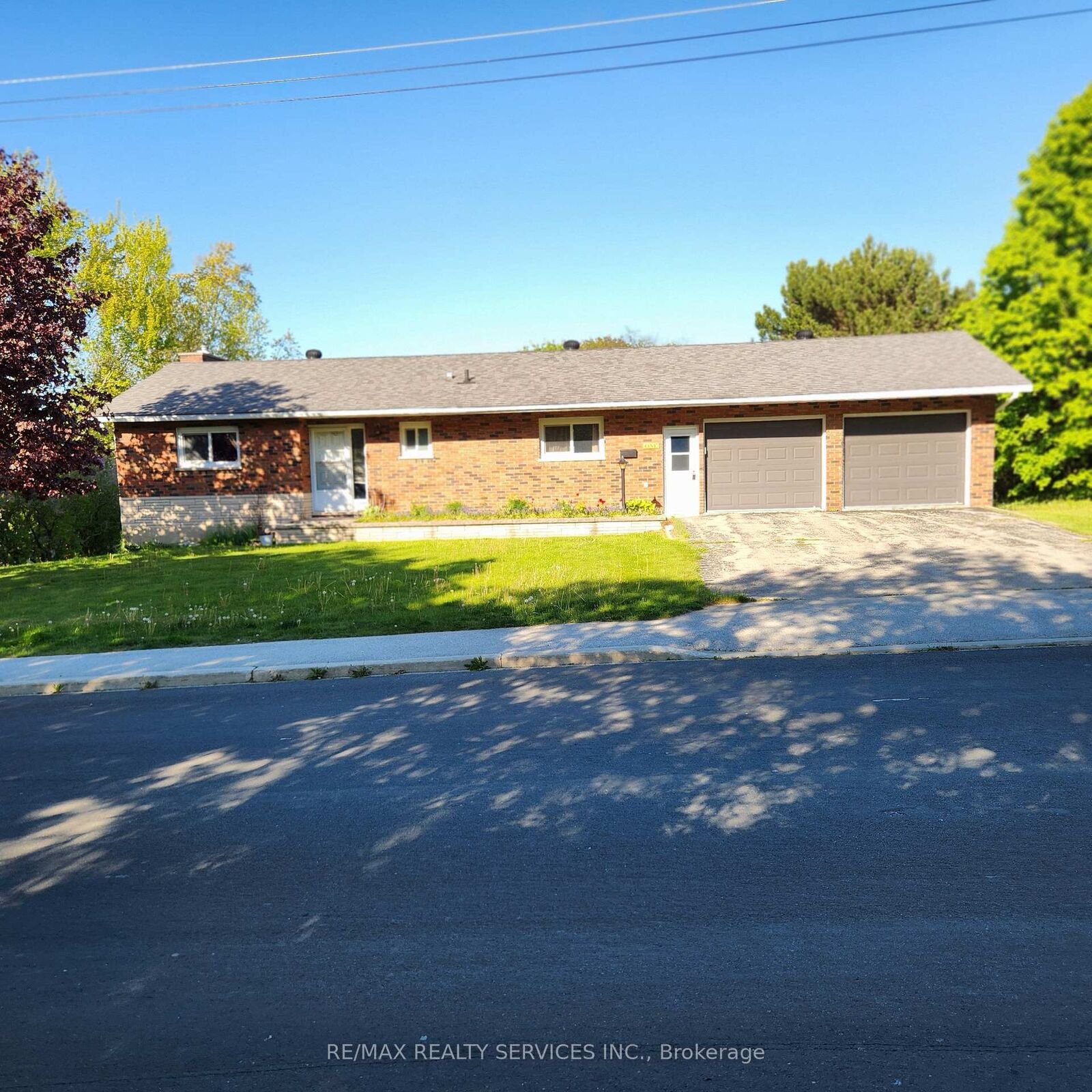 Property Photo:  1 Helen Street  ON N0H 1W0 