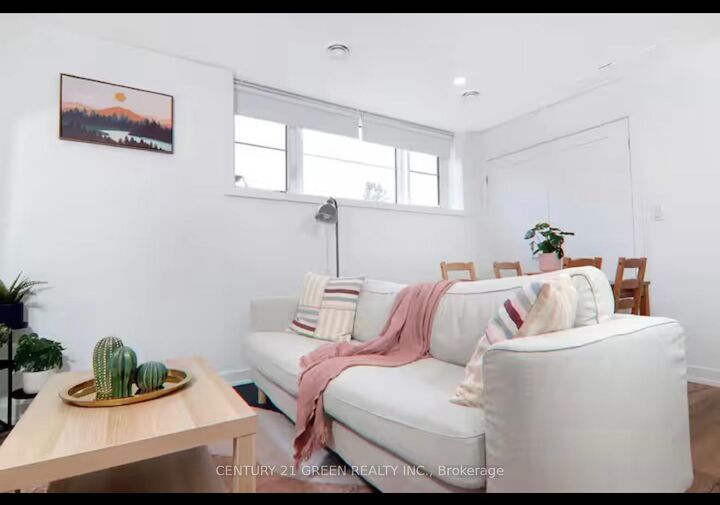 Property Photo:  4263 Fourth Avenue 815  ON L2E 0C2 