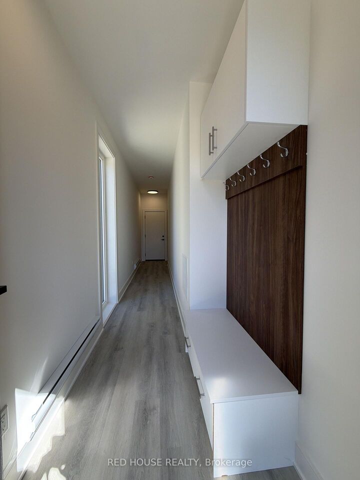 Property Photo:  246 Ellis Avenue  ON L2P 0H2 