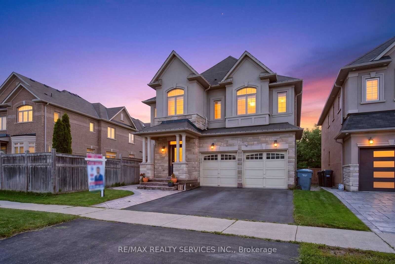 Property Photo:  15 Bonnie Braes Drive  ON L6Y 0X5 