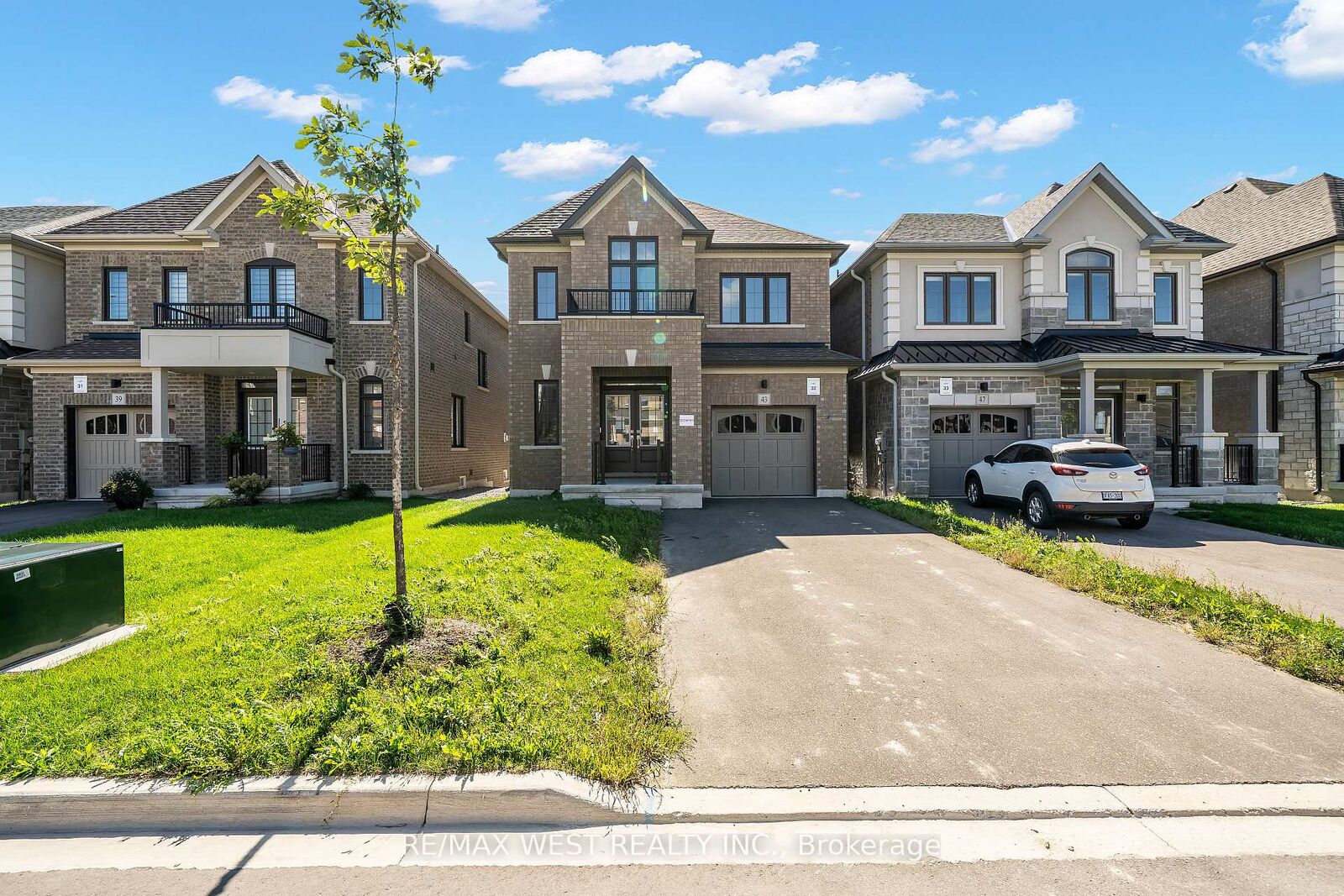 Property Photo:  43 Ed Ewert Avenue  ON L1B 0W7 