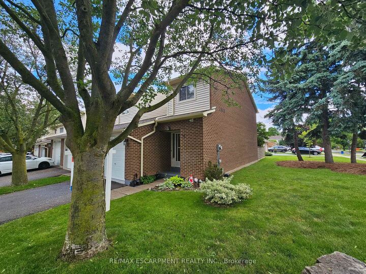 Property Photo:  1548 Newlands Crescent 14  ON L7M 1V6 