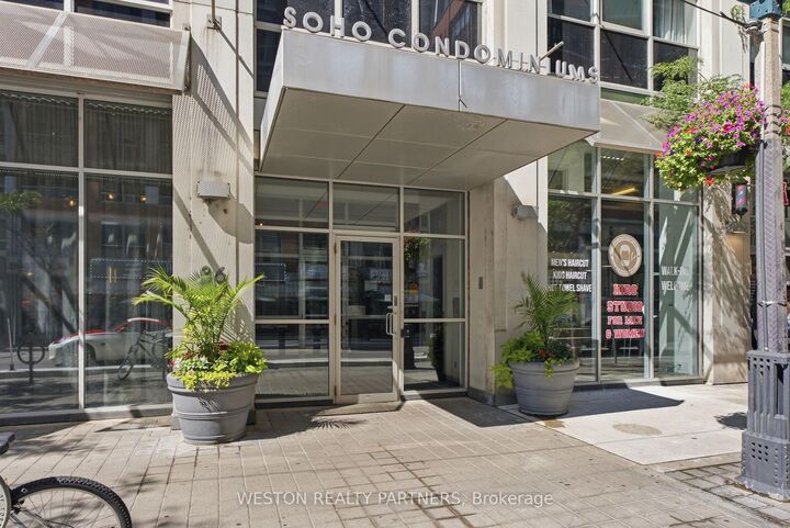 Property Photo:  36 Blue Jays Way 1124  ON M5V 3T3 