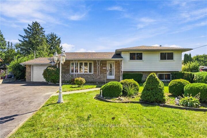 Photo de la propriété: 8 Empress Court ON L2N 3G8