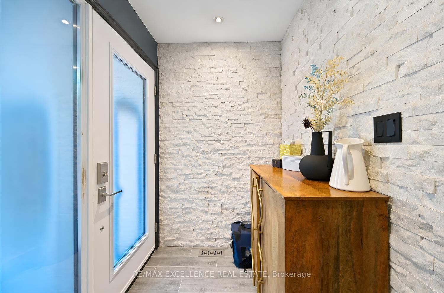 Property Photo: 20 Manett Crescent ON L6X 4X4