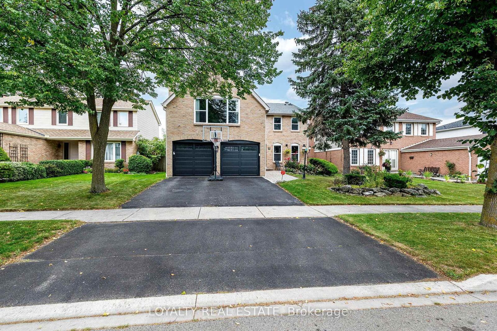 Property Photo: 52 Newcastle Crescent ON L6S 3Y8