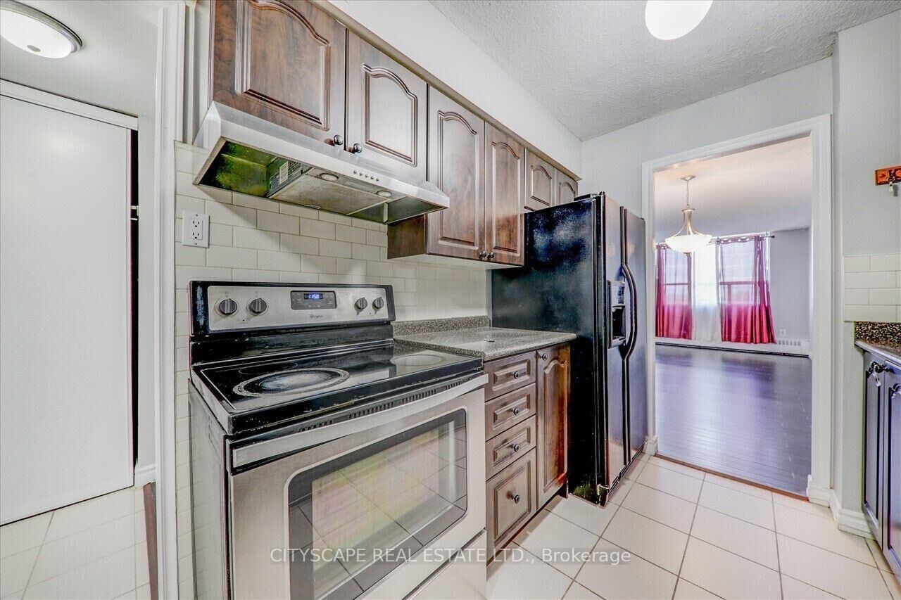 Property Photo:  25 Sunrise Avenue #914  ON M4A 2S2 