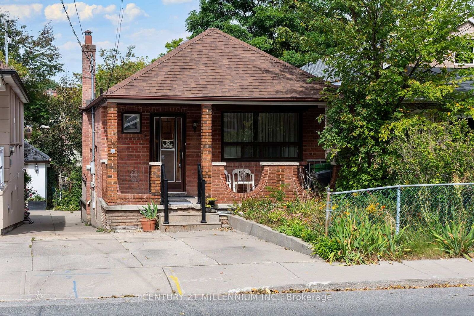 Property Photo: 16 Rochdale Avenue ON M6E 1X2
