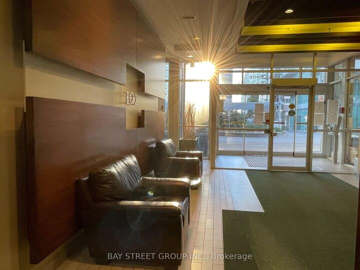 Property Photo:  60 Town Centre Court 1905  ON M1P 0B1 