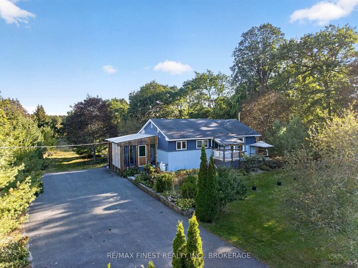 Photo de la propriété: 1045 Middle Road ON K7L 4V3
