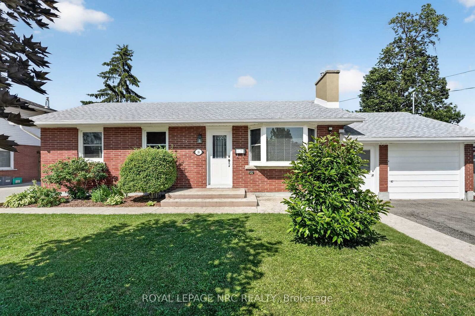 Photo de la propriété:  16 Ferguson Avenue  ON L2A 5J3 