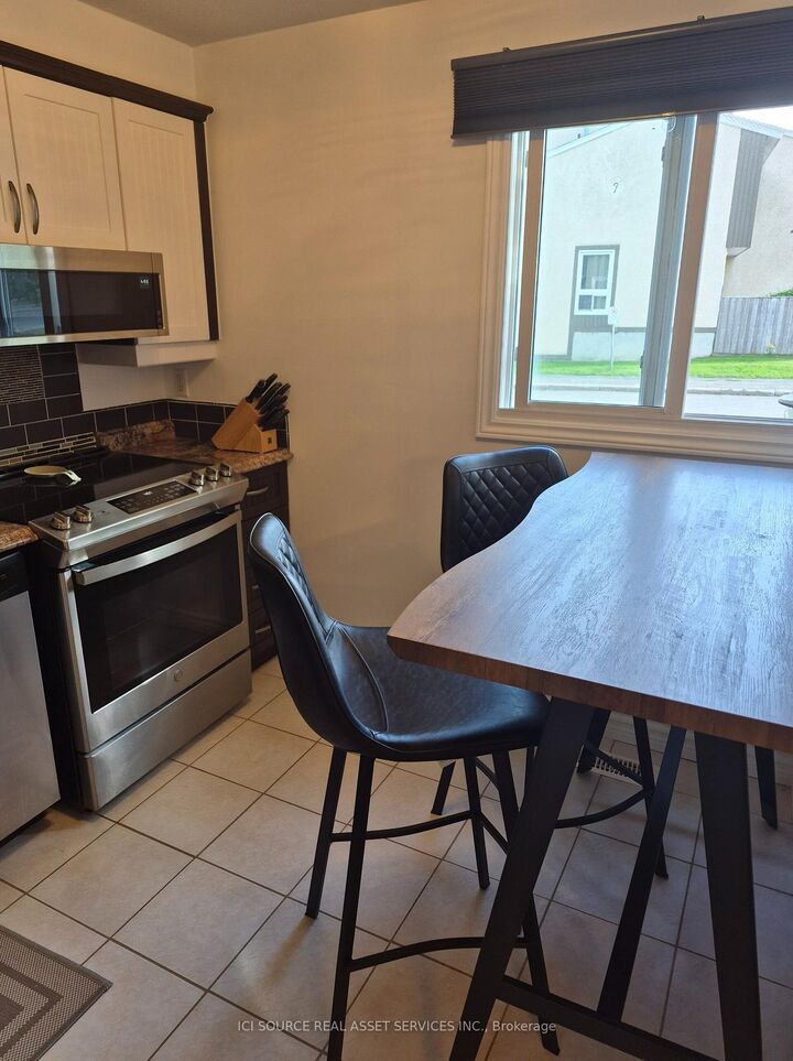 Photo de la propriété:  1576 Lassiter Terrace  ON K1J 8N4 