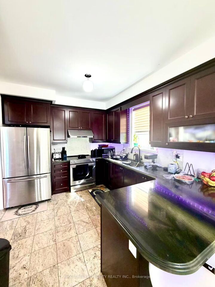 Property Photo:  60 Caria Court Main  ON L4H 4G5 