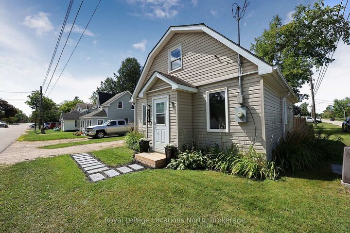 Property Photo: 204 Sutherland Street N ON L0M 1S0