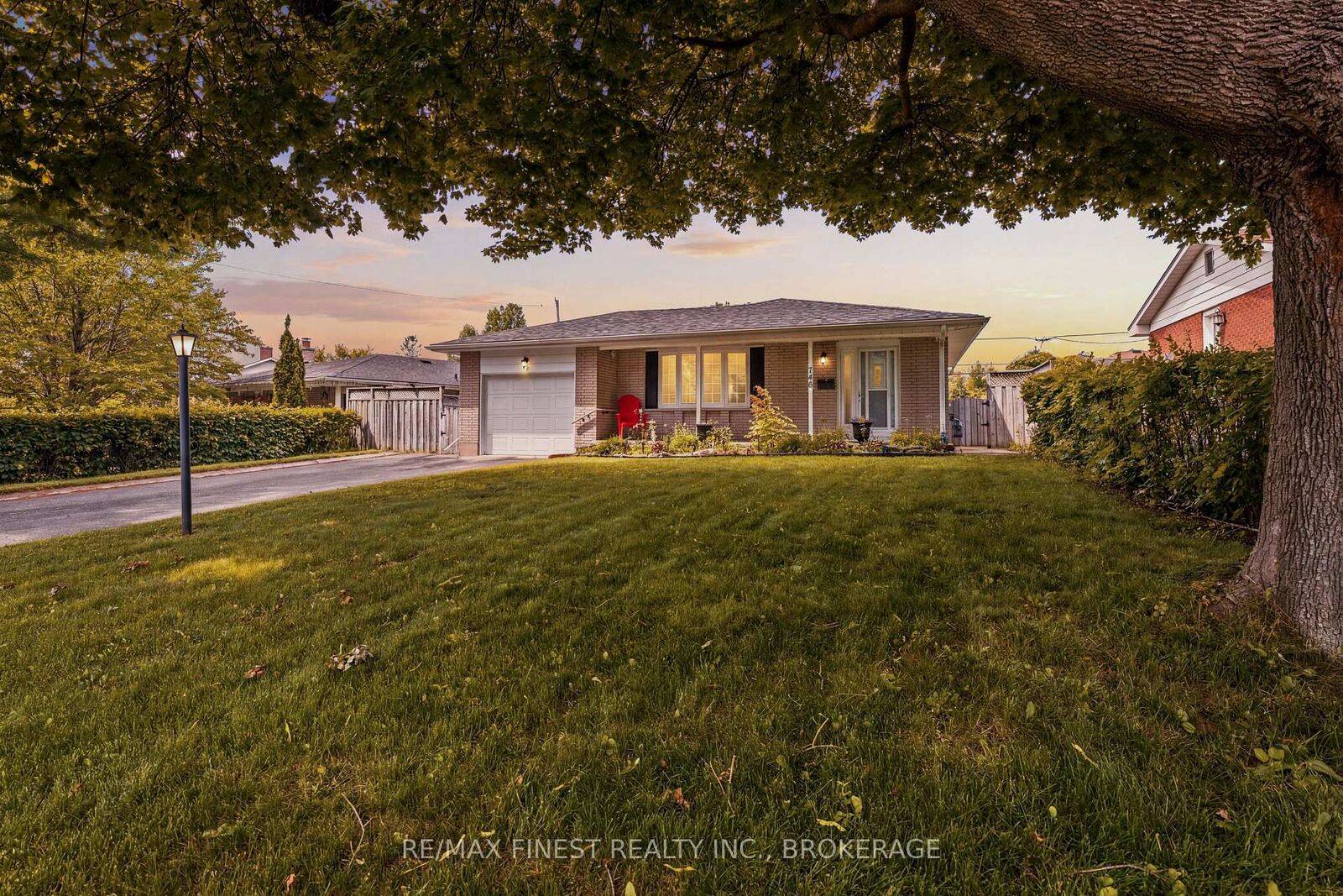 Photo de la propriété: 746 Laidlaw Crescent ON K7M 5M5