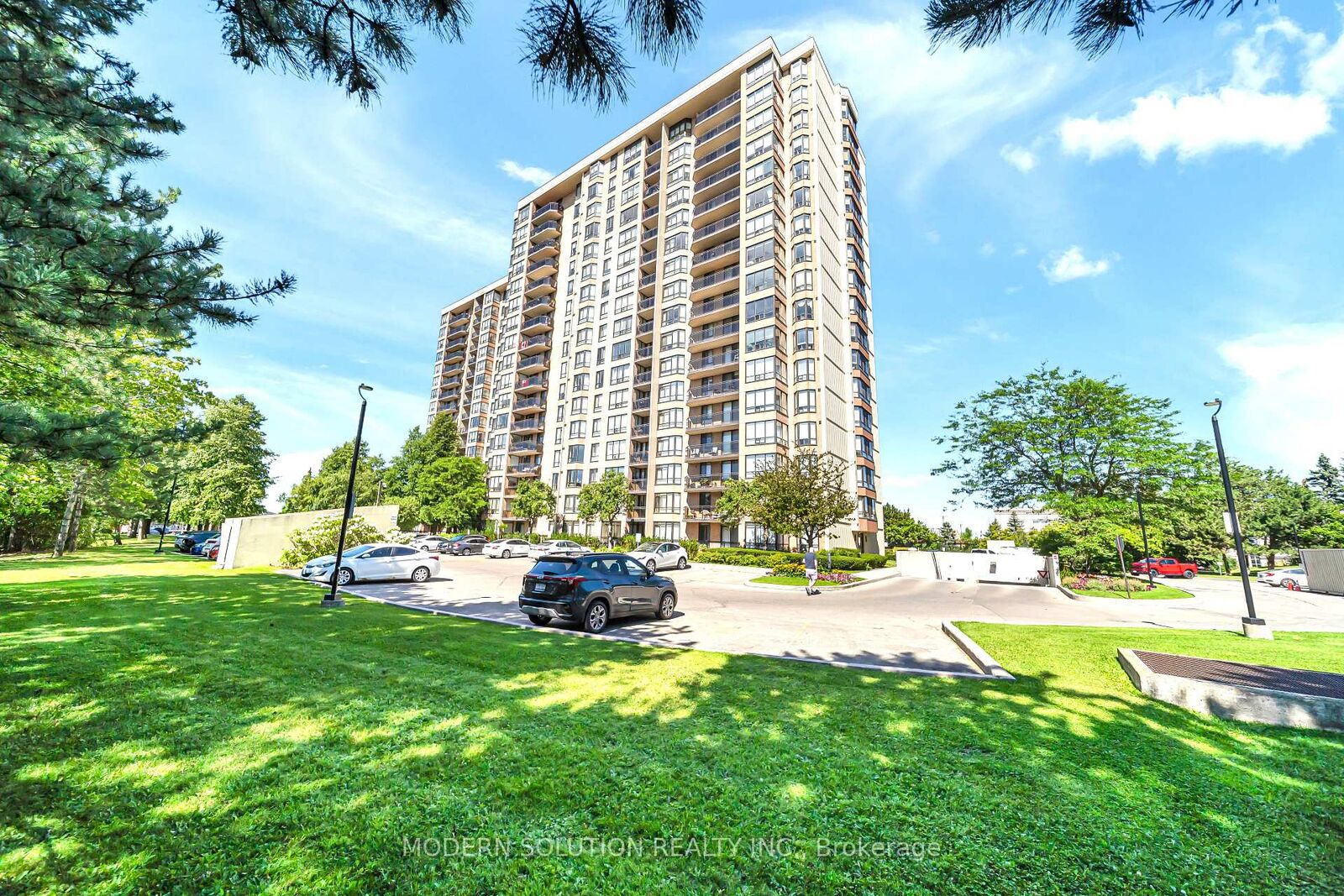 Property Photo:  20 Cherrytree Drive 501  ON L6Y 3V1 