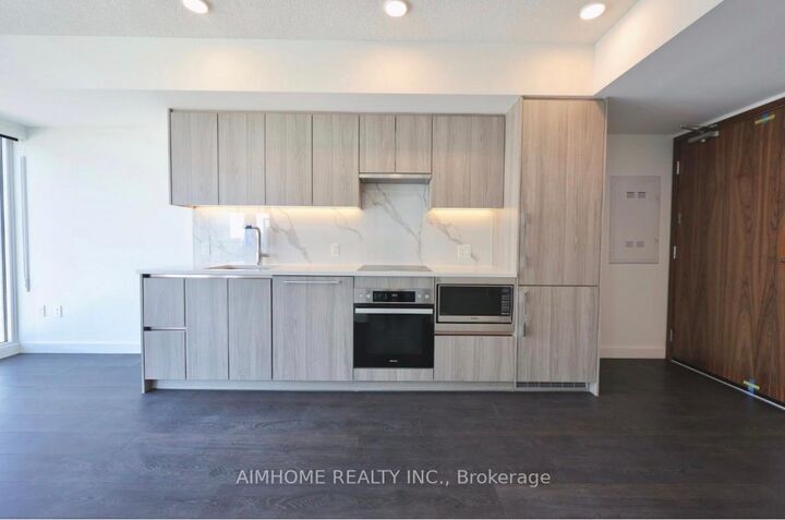 Property Photo:  1 Concord Cityplace Way 2001  ON M5V 0X3 