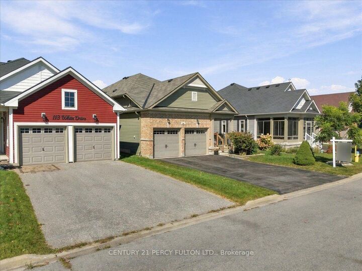Photo de la propriété: 111 White Drive ON L1A 0B6