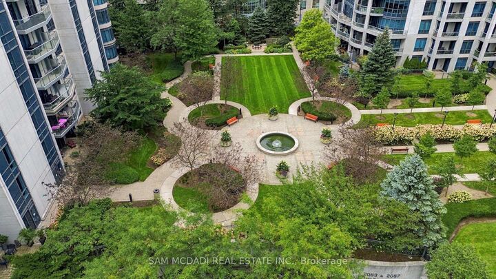 Photo de la propriété: 2087 Lake Shore Boulevard W 103 ON M8V 4G3