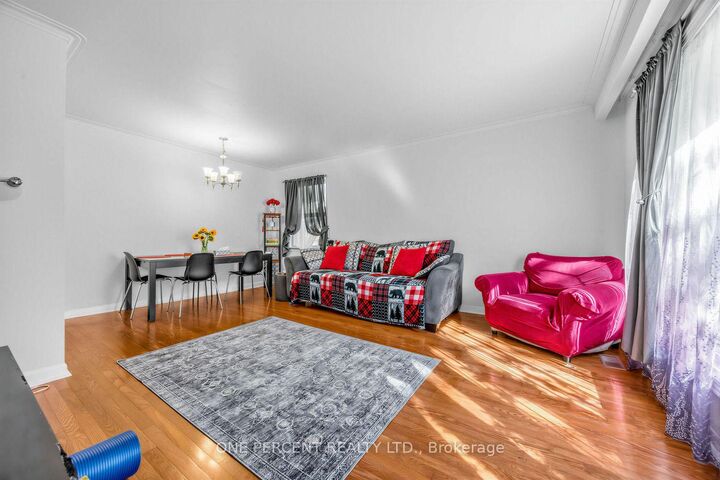 Photo de la propriété: 78 Melchior Drive ON M1E 3W5
