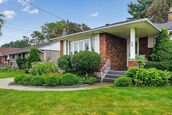 Property Photo: 5 Ralston Drive ON L1A 2B9