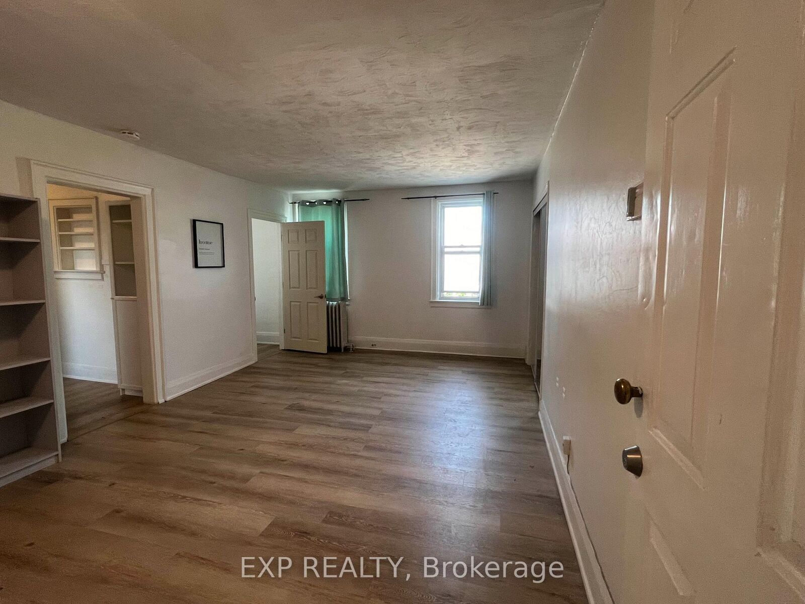 Photo de la propriété:  102 Greensides Avenue 8  ON M6C 1B9 