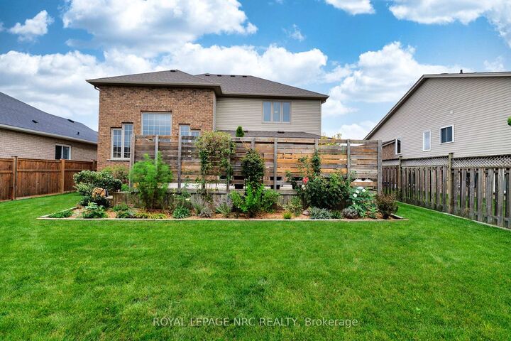 Photo de la propriété: 8394 Greenfield Crescent ON L2H 3J8