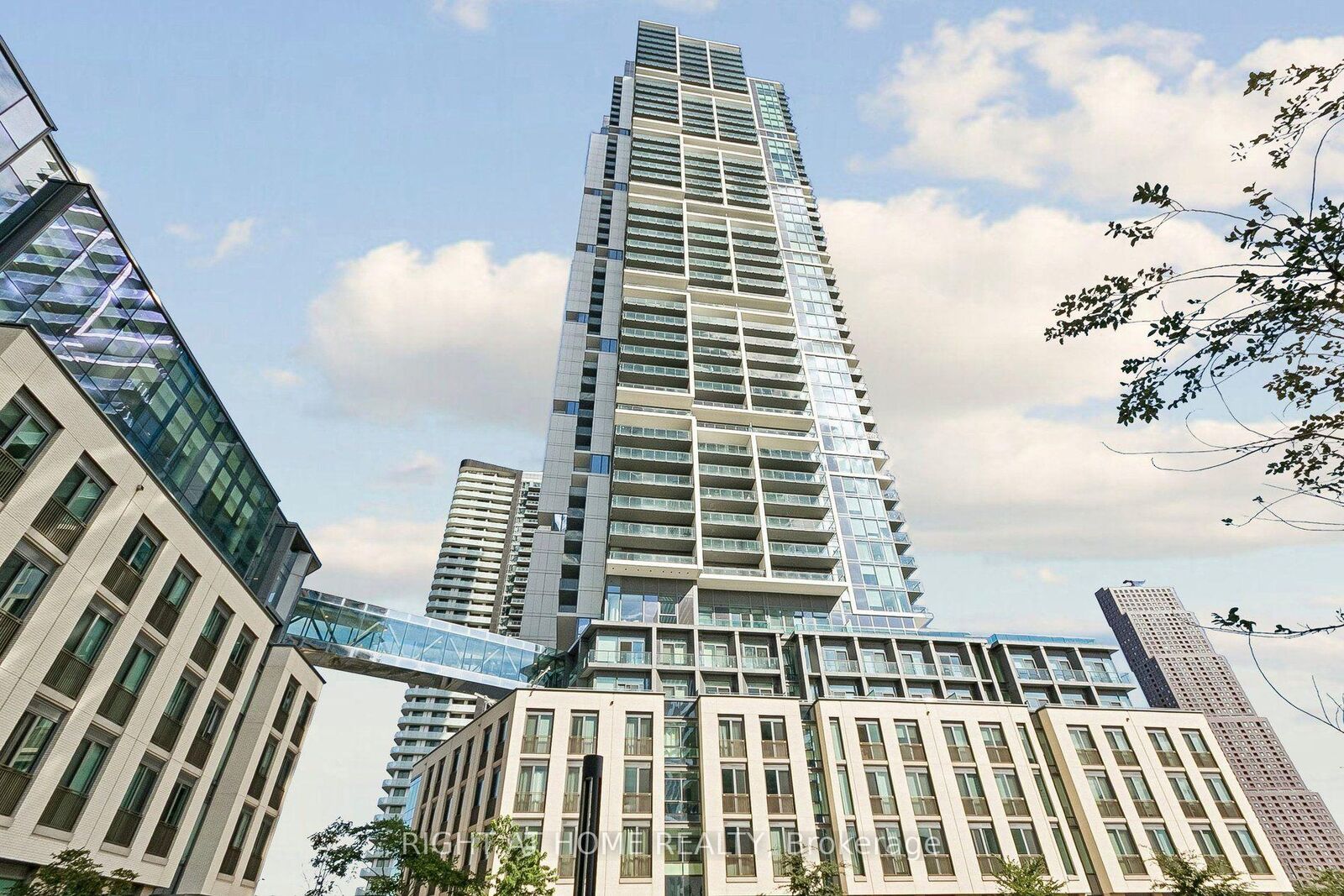 Property Photo:  7890 Jane Street 1705  ON L4K 0K9 