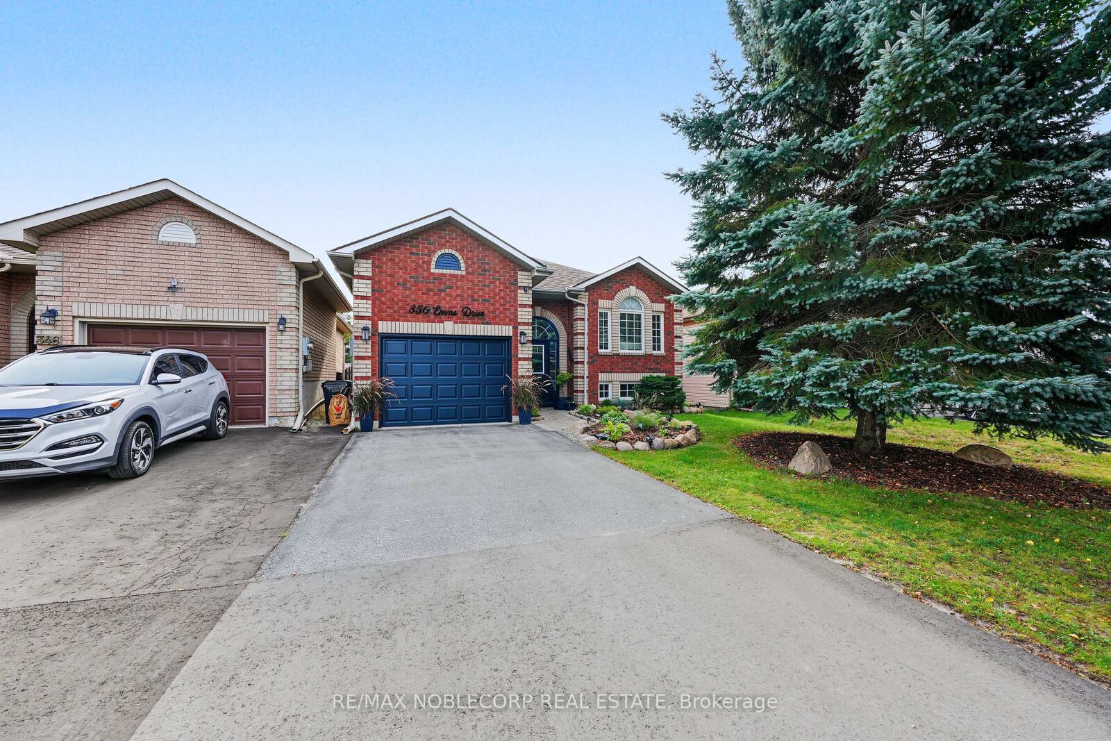 Photo de la propriété: 350 Emms Drive ON L4N 8J4