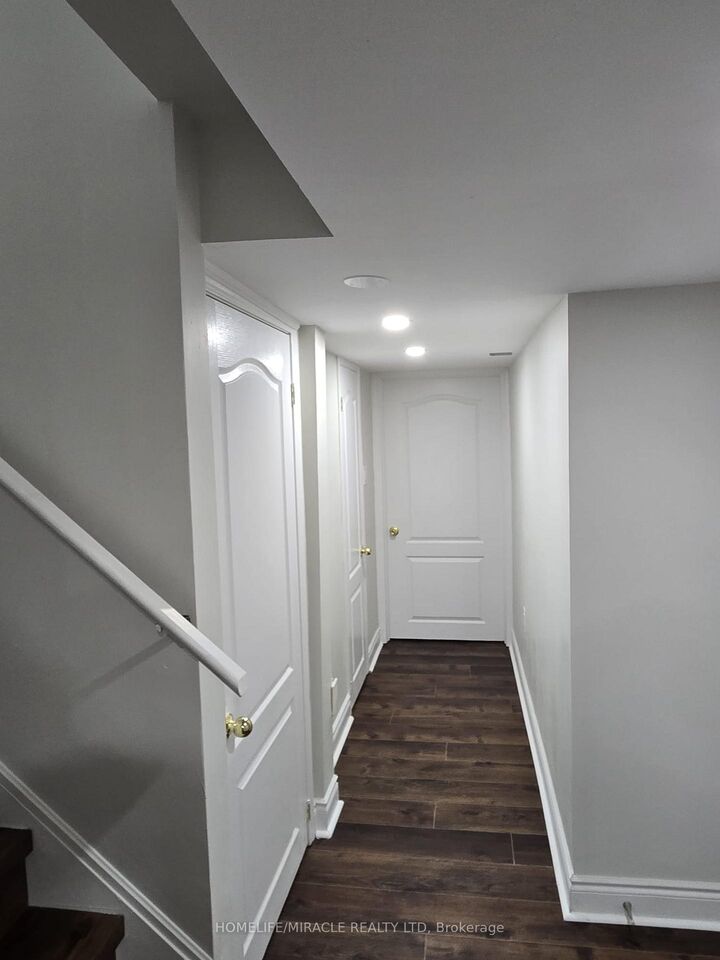 Property Photo:  318 Sunny Meadow Boulevard Bsmt  ON L6R 3C3 