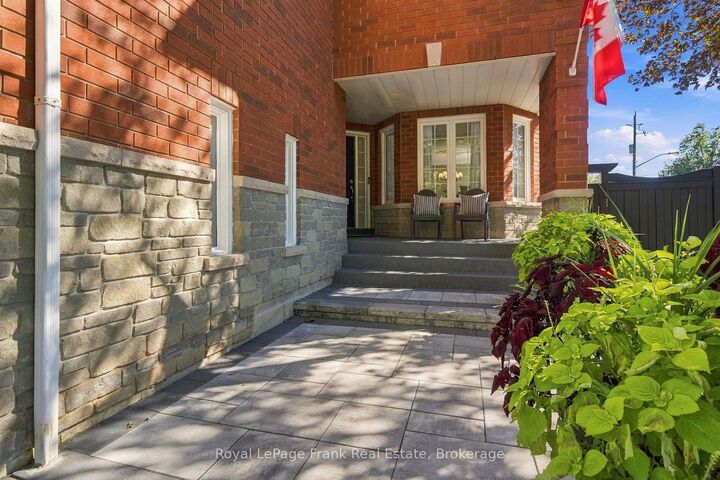 Photo de la propriété: 58 Parnell Crescent ON L1R 2L5